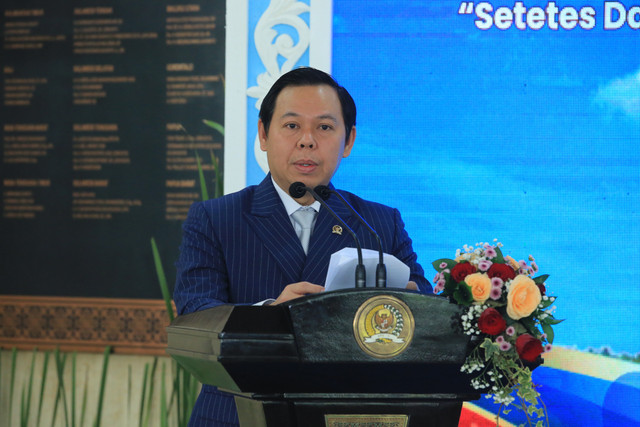 Ketua DPD RI Sultan B Najamuddin memberikan sambutan saat meninjau aksi donor darah di Gedung DPD RI, Senayan, Jakarta, Kamis (8/10/2026). Foto: DPD RI