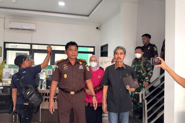 Kadisperindag Kota Jambi Nella Ervina ditangkap Kejaksaan Negeri, Kamis (8/10/2026). Foto: Dok. Istimewa