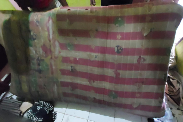 TKP mayat perempuan di sebuah kamar kos di Jalan Asem Nirbaya, RT 17/RW 02, Kelurahan Pinang Ranti, Kecamatan Makasar, Jakarta Timur, Kamis (8/10/2026).   Foto: Dok. Polres Jakarta Timur