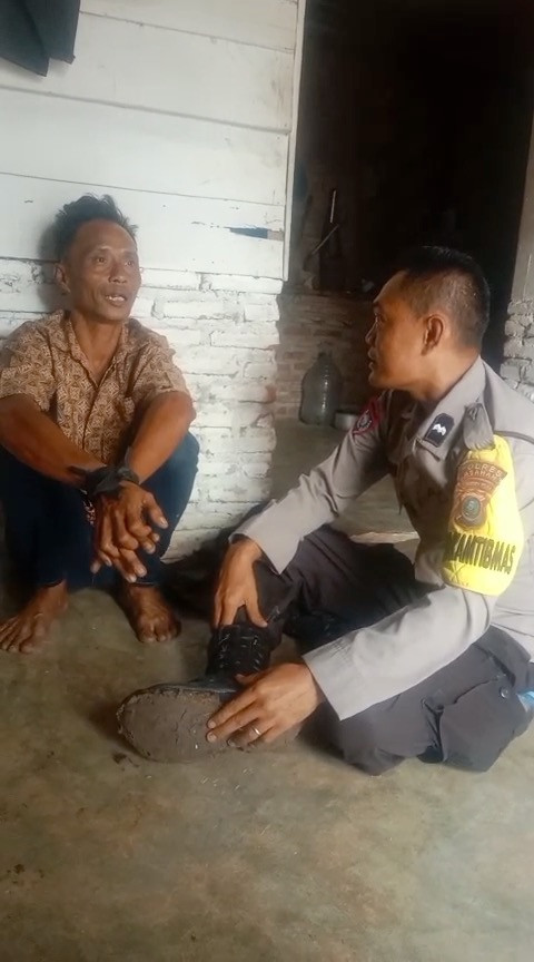 Momen polisi menanyai tersangka K. Foto: Istimewa