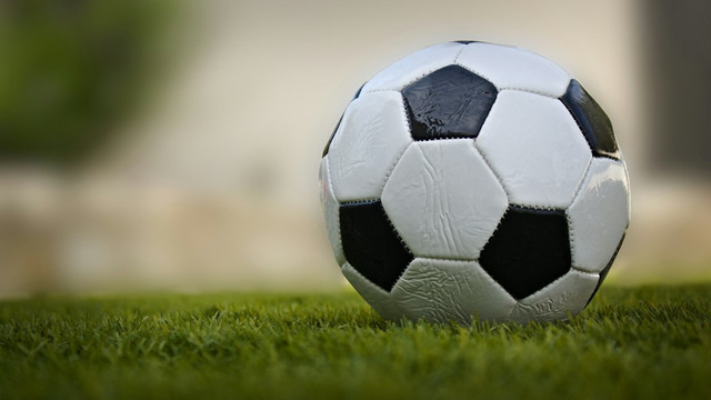 Ilustrasi Hal yang menentukan kemenangan saat pertandingan sepak bola mini adalah. Foto: Unsplash/Noa GENOUD