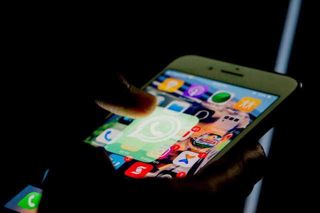 Ilustrasi alasan WhatsApp memblokir login di ponsel jadul. Foto: Unsplash.com/Rutvik Patel