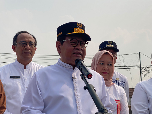 Gubernur DKI Jakarta Pramono Anung saat meninjau proses pembangunan Jalan Tembus Kelapa Gading-Pulo Gadung, Jakarta, Jumat (9/10/2026). Foto: Aditya Nugraha/kumparan