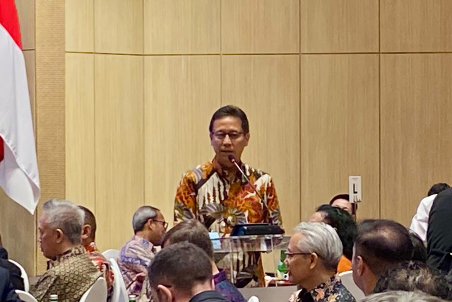 Menteri Kesehatan Budi Gunadi Sadikin menyampaikan pemaparan dalam acara Economic & Diplomacy Breakfast di Kantor Kementerian Kesehatan, Jakarta, Jumat (9/10/2026). Foto: Nabilah Siti/kumparan