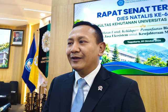 Wakil Menteri Kehutanan Rohmat Marzuki saat berada di Fakultas Kehutanan Universitas Gadjah Mada (UGM), Yogyakarta, Jumat (9/10/2026). Foto: Panji/kumparan