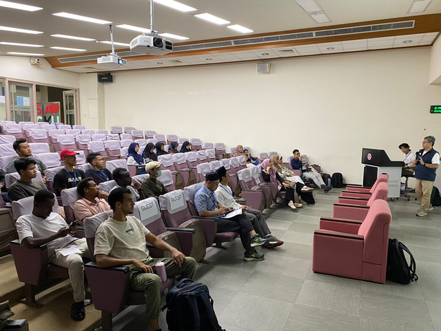 UMS Perkuat Ketahanan Ekonomi dan Kesehatan Mahasiswa Muslim di Taiwan