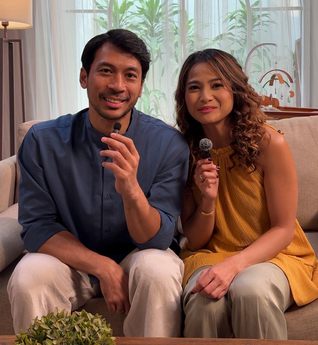 Andri Mashadi (kiri) dan Acha Septriasa (kanan) saat promo film Kapan Punya Anak. Foto: Dok. kumparan