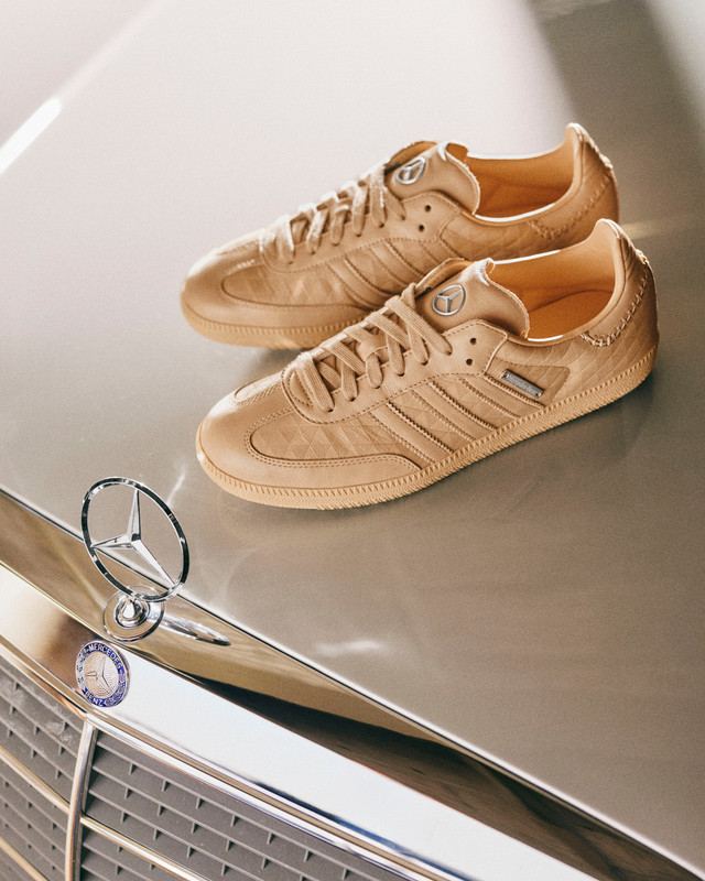 Kolaborasi Mercedes-Benz x adidas Samba OG edisi terbatas. Foto: Dok. Mercedes-Benz