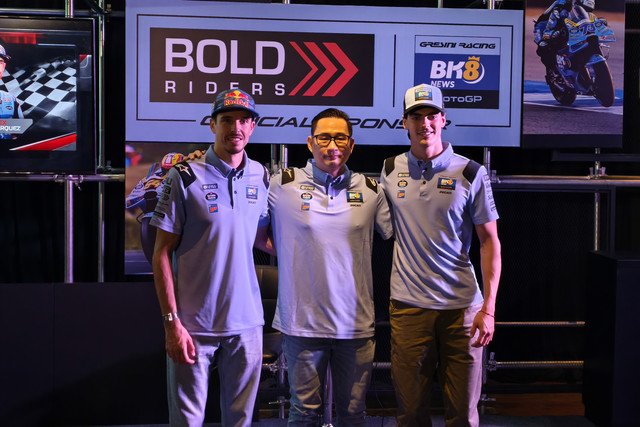 Bold Riders Representative A. Surjanto bersama dua pembalap Gresini Racing yakni Alex
Marquez dan Fermin Aldeguer dalam acara Exclusive Meet & Greet bersama Bold Riders di
Fairmont Hotel, Jakarta, Rabu (7/10/2026). Foto: Dok. Bold Riders