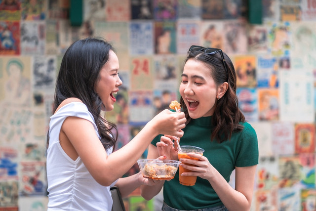 Ilustrasi pola ngemil anak muda. Foto: Shutterstock