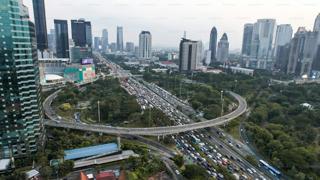 Pertumbuhan ekonomi Indonesia melalui aktivitas industri dan manufaktur. (Foto: Getty Images/Unsplash+)