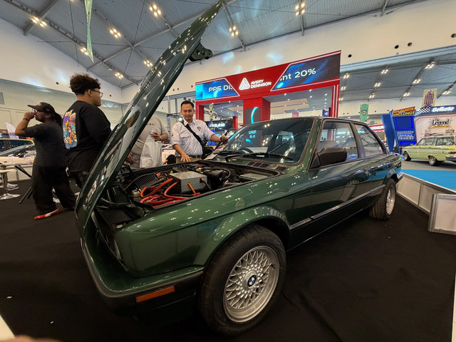 BMW Seri 3 E30. Foto: Syahrul Ghiffari/kumparan