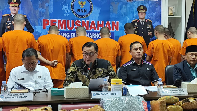 Konferensi pers BNNP Sumut terkait pemusnahan narkoba 230 kilogram ganja dan 9 kilogram sabu, Jumat (9/10/2026). Foto: Amar Marpaung/kumparan