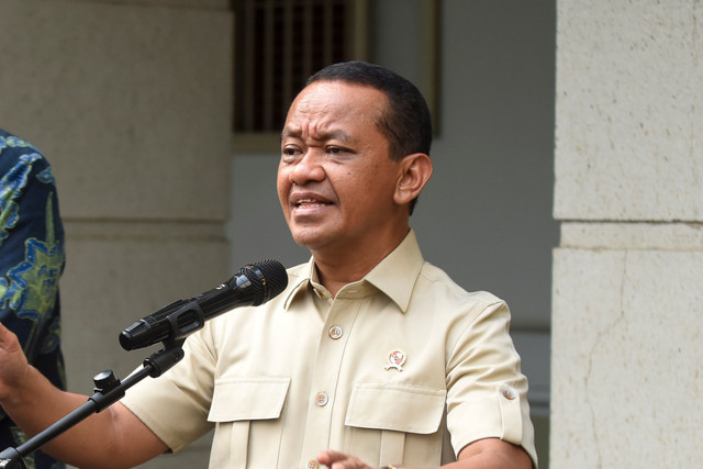 Menko Hilirisasi dan Transisi Energi/Menteri ESDM Bahlil Lahadalia memberikan keterangan pers usai pertemuan di Kementerian ESDM, Jakarta, Jumat (9/10/2026). Foto: Indrianto Eko Suwarso/ANTARA FOTO