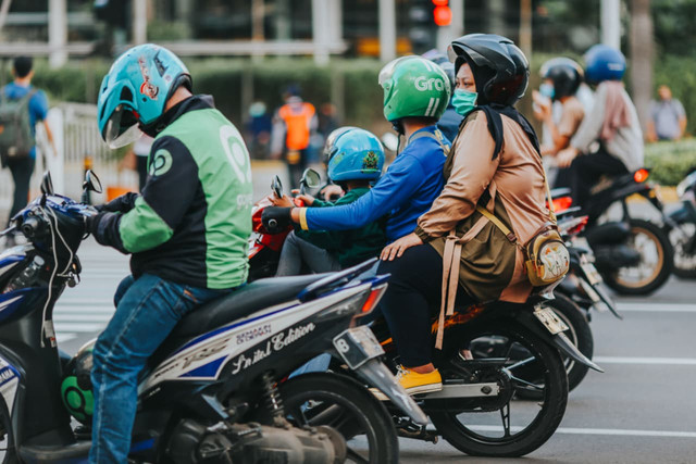 Photo by Arif  Syuhada from Pexels: https://www.pexels.com/photo/family-on-a-motorcycle-in-a-street-6065795/