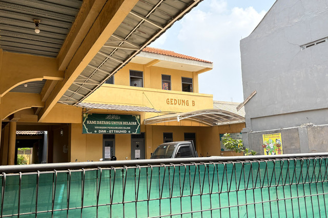 Kondisi Pondok Pesantren Dar et Tauhid di Kampung Poncol, Bulak, Bekasi Selatan, yang menjadi lokasi dugaan pelecehan terhadap santriwati, Sabtu (10/10/2026). Foto: Kevin Daniel/kumparan