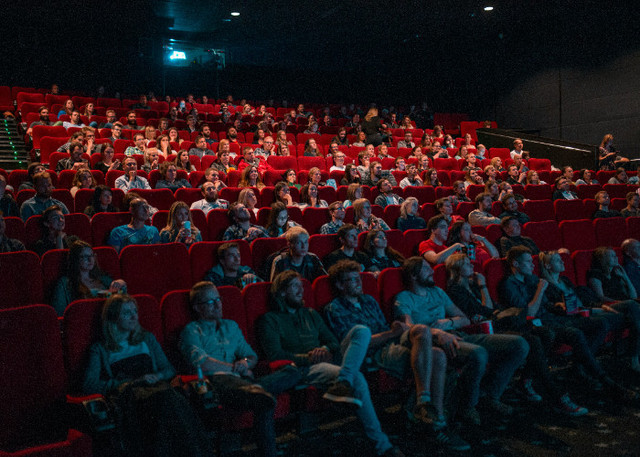 Ilustrasi Daftar Film Jakarta Film Week 2026. Foto: Unsplash/Krists Luhaers