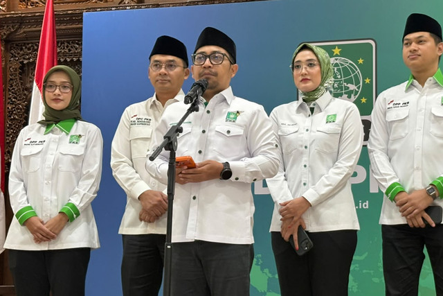 Ketua Panitia PKB Award 2025 Muhammad Khozin dalam konferensi pers peluncuran PKB Award menyambut Hari Santri 2026 di Kantor DPP PKB, Jakarta Pusat, Sabtu (10/10/2026). Foto: Nasywa Athifah/kumparan