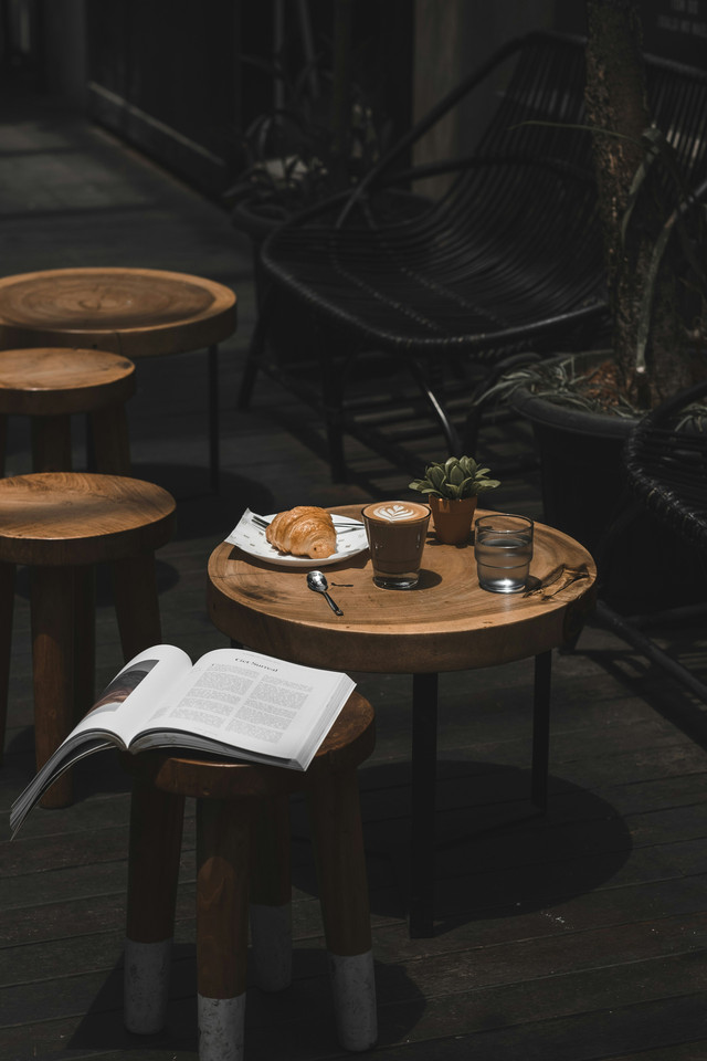 Belajar dan Kopi. Foto oleh Rizky Subagja di Unsplash
