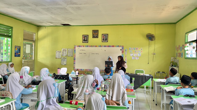 Gambar tersebut di ambil dari poto pribadi ketika siswa berani kedepan