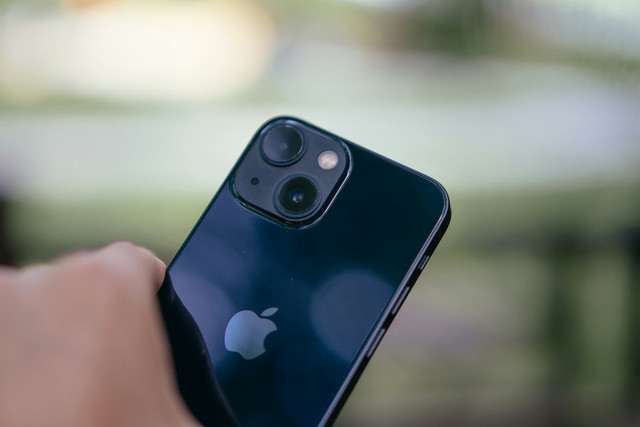 Ilustrasi harga iPhone 15 terbaru. Foto: Unsplash.com/Shawn Rain