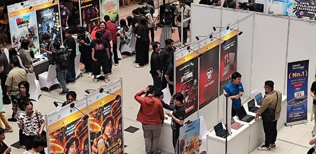 suasana masyarakat di kota jakarta , sumber : foto aldridge christian seubelan