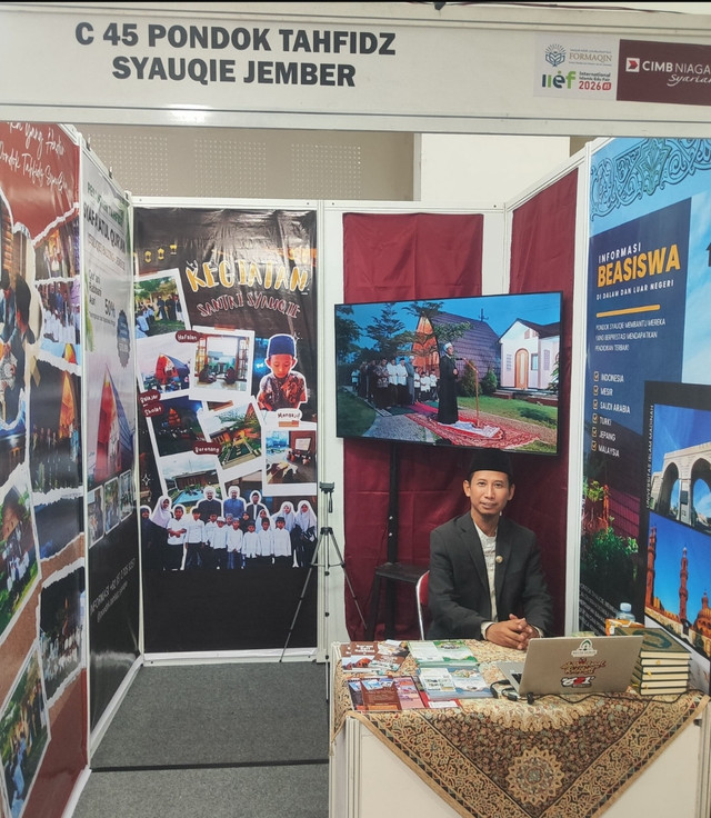 Credit Foto: Rudi Candra standby di stand Pondok Tahfidz SyauQie dalam acara IIEF 2026 (dokumentasi pribadi).