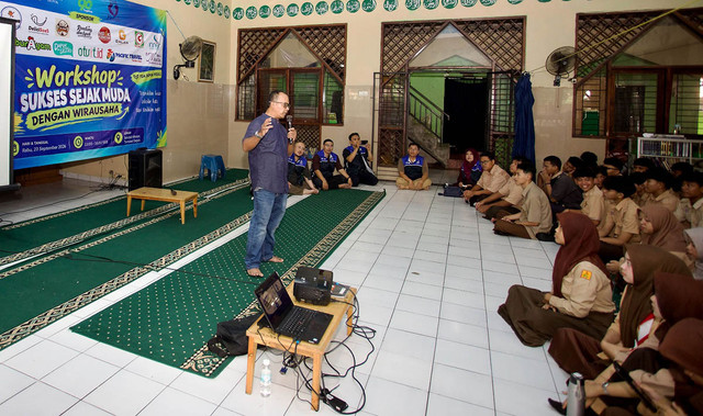 TDA Depok Peduli Ajak Siswa Sekolah Master Berani Bermimpi dan Berwirausaha