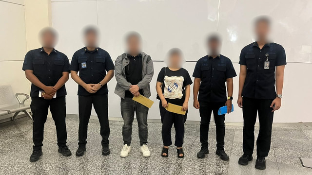Kantor Imigrasi Denpasar mendeportasi dua Warga Negara (WN) Republik Rakyat Tiongkok yang berprofesi sebagai dokter melalui Bandar Udara Internasional I Gusti Ngurah Rai, Bali, pada Selasa (29/9/2026). Foto: Dok. Istimewa