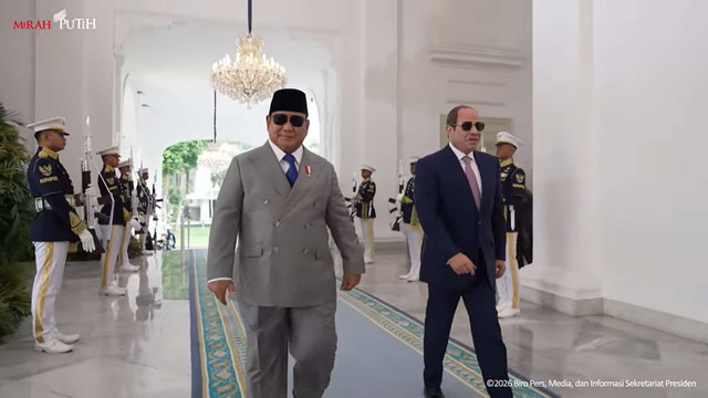 Presiden Prabowo Subianto menyambut Presiden Mesir Abdel Fattah El-Sisi saat tiba di Istana Negara, Jakarta, Minggu (11/10/2026). Foto: YouTube/ Sekretariat Presiden