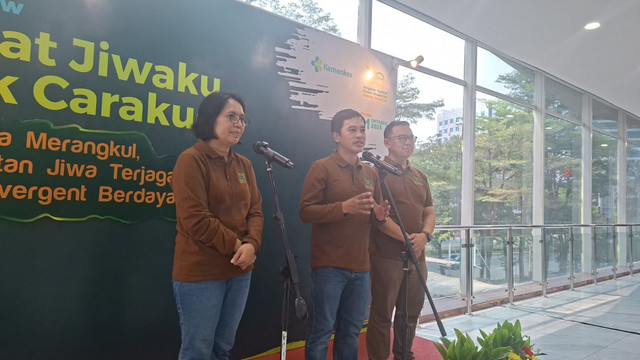 Wakil Menteri Kesehatan, Dante Saksono Harbuwono dan Dirjen Kesehatan Primer dan Komunitas, Maria Endang Sumiwi di Gedung Kementerian Kesehatan, Jakarta Pusat, Minggu (11/10/2026). Foto: Pradya Tirta/kumparan