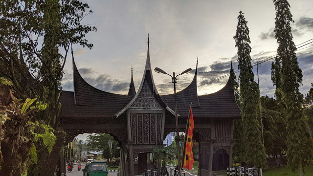 Ilustrasi lagu daerah Sumatera Barat yang menceritakan kerinduan seorang perantau akan kampung halaman adalah,Foto:Unsplash/Adli Hadiyan Munif