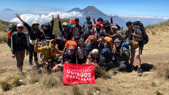 Foto: Dokumentasi pribadi penulis saat mengikuti open trip Balaraja Trek Surrender (BTS) dan menikmati perjalanan wisata alam di Gunung Prau.