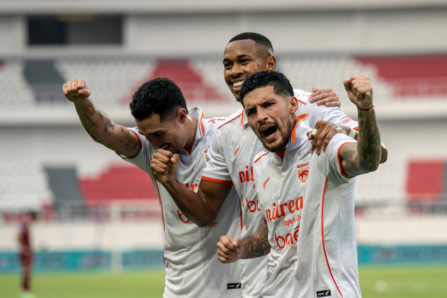 Selebrasi pemain Borneo FC Samarinda usai mencetak gol ke gawang Java United pada pertandingan BRI Super League di Stadion Jatidiri, Semarang, Jawa Tengah, Minggu (11/10/2026). Foto: Aprillio Akbar/ANTARA FOTO