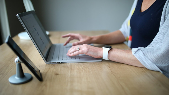 Ilustrasi Apa yang dimaksud dengan sel (cell) dalam Excel. Foto: Unsplash.com/TheStandingDesk