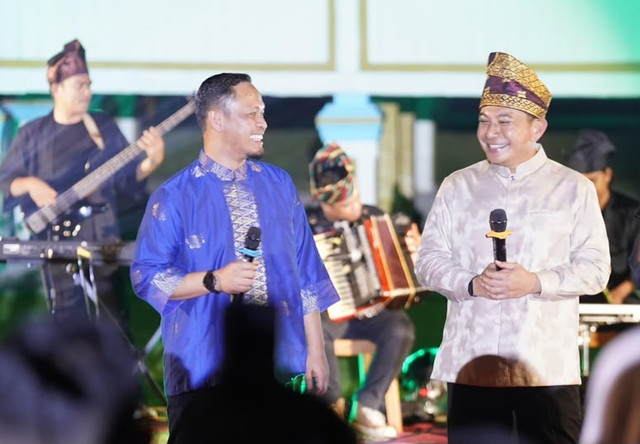 Wali Kota Pekanbaru Agung Nugroho dan Komjen Pol Herry Heryawan. Foto: Dok. Istimewa