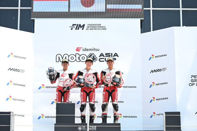 Pebalap MOTO4 Asia binaan Astra Honda naik podium di MotoGP Mandalika 2026. Foto: dok. AHM