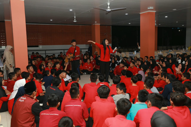Mensos Saifullah Yusuf (Gus Ipul) meninjau Sekolah Rakyat Terpadu (SRT) 4 DKI Jakarta, Minggu (11/10/2026) malam. Foto: Kemensos RI