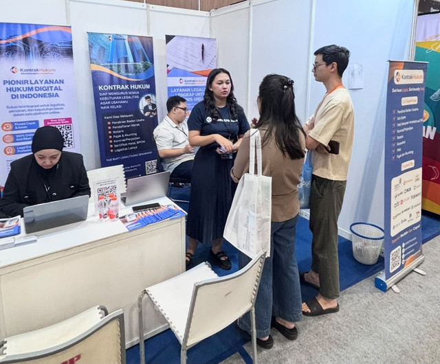 TIm Kontrak Hukum Hadir Melayani Pengunjung FLEI EXPO 2026
