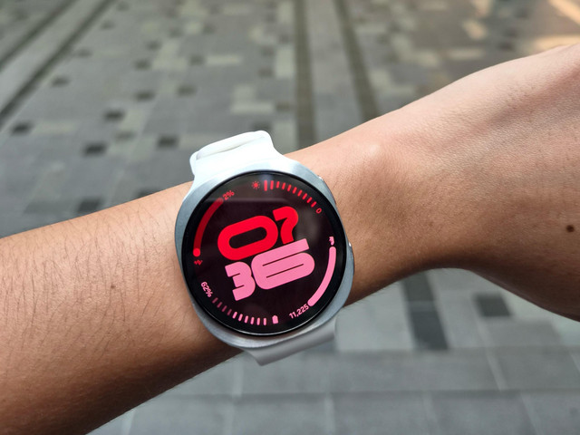 Galaxy Watch9 mendampingi kumparan latihan jelang 5K. Foto: Judith Aura/kumparan