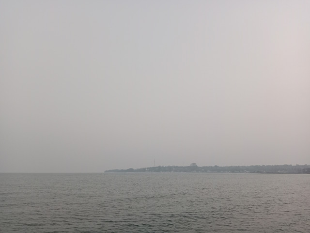 Gambar 1. Potret Langit Majene yang mulai terkena asap akibat karhutla. ( Gambar Pribadi) 