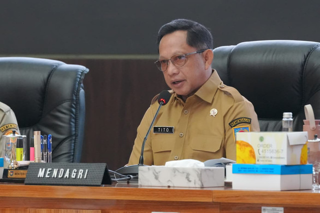 Mendagri Tito Karnavian minta Pemda optimalkan langkah pengendalian inflasi menyusul kenaikan angka inflasi year-on-year (YoY) September 2026 menjadi 3,28 persen di Jakarta, Senin (12/10/2026). Foto: Kemendagri RI