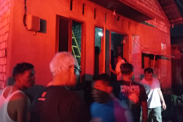Kebakaran rumah warga di Desa Growong Lor, Kecamatan Juwana, Kabupaten Pati, Minggu (11/10/2026). Foto: Damkar Satpol PP Pati