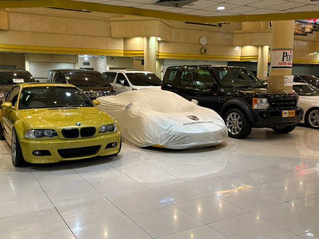 Deretan koleksi mobil bekas di showroom Blok M Hub, Jakarta Selatan. Foto: Alvian Yoga Yulianto/kumparan