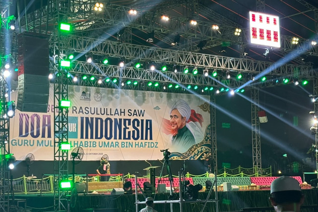 Suasana acara Tabligh Akbar Doa Untuk Indonesia di Monas, Jakarta, Senin (12/10/2026). Foto: Pradya Tirta/kumparan