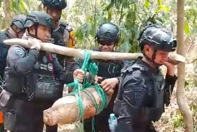 Sebuah bom pesawat yang diduga peninggalan pendudukan Jepang ditemukan di Pajalele, Desa Malimpung, Patampanua, Kabupaten Pinrang, Sulawesi Selatan, Senin (12/10/2026). Foto: Dok. Istimewa