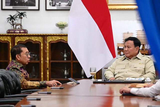 Presiden Prabowo Subianto menerima kunjungan Menteri Kebudayaan Fadli Zon di Istana Negara, Jakarta, Senin (12/10/2026). Foto: Instagram/ @sekretariat.kabinet