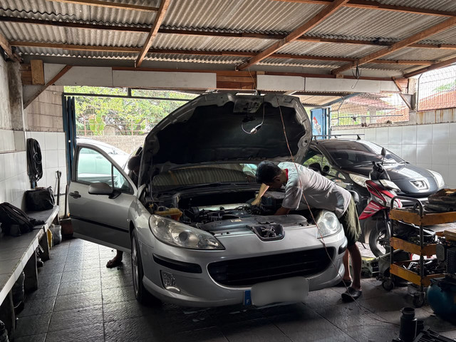 Bengkel spesialis Peugeot Kamil Motor di Pondok Cabe, Pamulang, Tangerang Selatan. Foto: Alvian Yoga Yulianto/kumparan