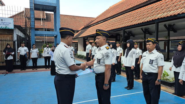 Penyerahan Simbolis Kenaikan Pangkat Pegawai Rutan Kelas IIB Wates