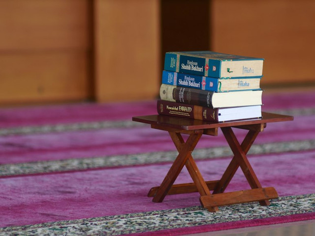 Ilustrasi iman diartikan sebagai suatu kepercayaan atau sikap batin pengertian ini tidak sesuai dengan. Unsplash.com/Masjid MABA